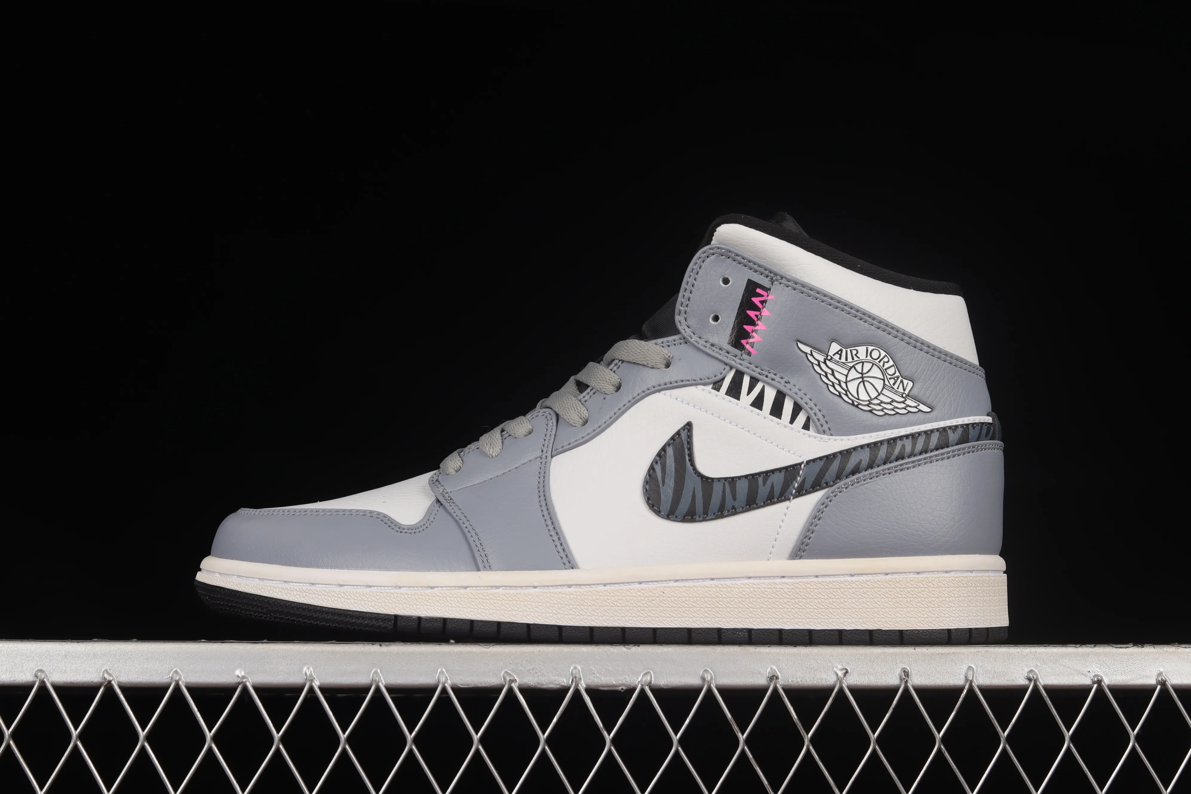 All Categories Air Jordan Jordan Series Basketball Shoes Air Jordan 1 Mid Air Jordan 1 Mid AJ1 Joe 1 Year of the Tiger Customized Chinese Basketball Shoes 554724-170